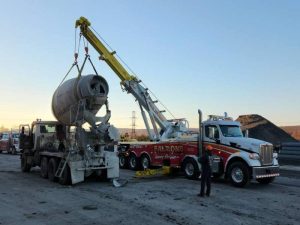 Read more about the article Heavy Rigging Company Lifts & Transports Cement Mixer