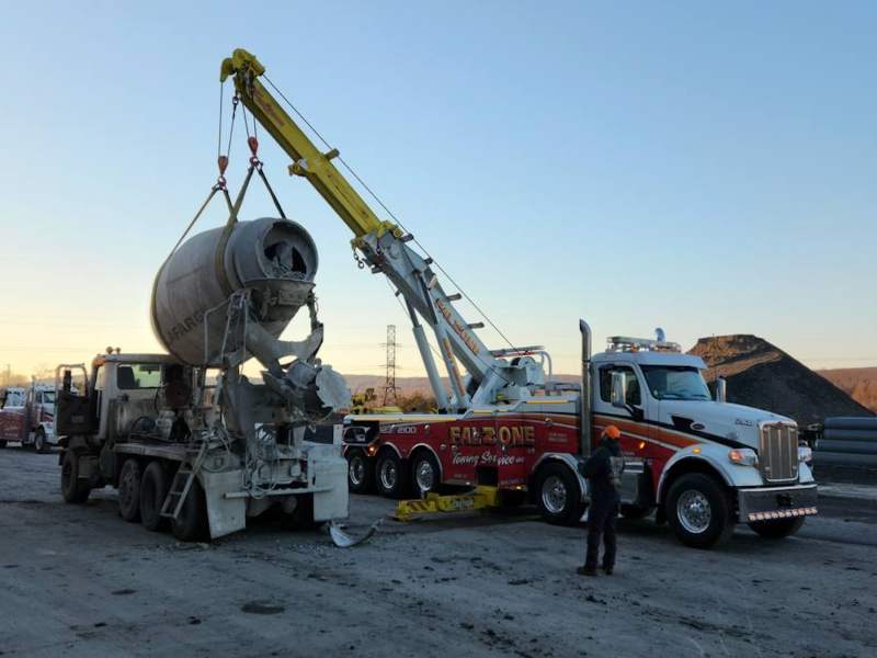 You are currently viewing Heavy Rigging Company Lifts & Transports Cement Mixer
