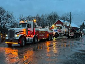 Read more about the article Heavy Lifting Made Easy: Tamaqua Heavy-Duty Vehicle Towing