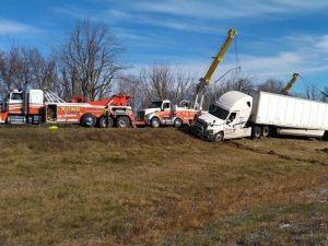 Read more about the article The Physics Behind Tractor-Trailer Rollovers & How to Stay Upright