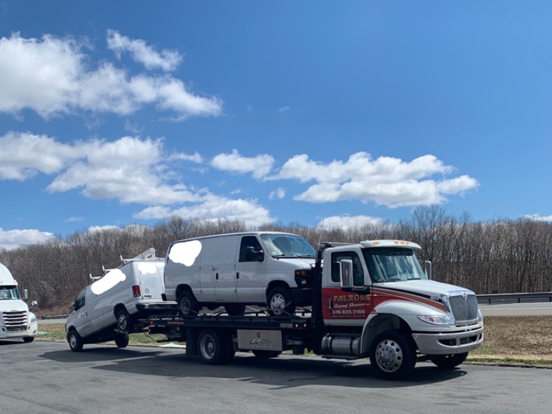 Read more about the article Medium Duty Towing 101: Loads, Liftgates, and Tight Lots